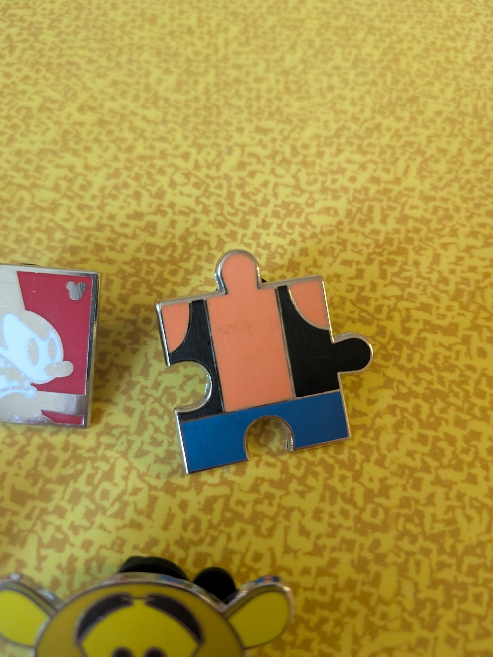 🔴5/$25 Disney Enamel Pin Lot — Ariel, Mickey, Tigger & Characters - Picture 4 of 7